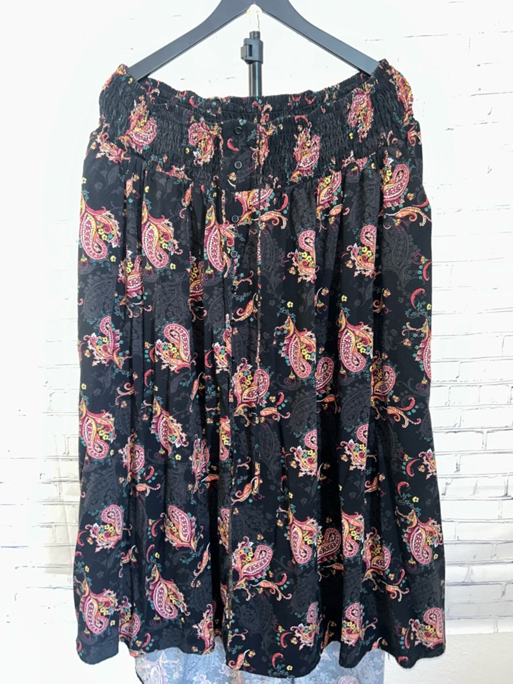 torrid Black Maxi Skirt with Pink Paisley Motif. 3x